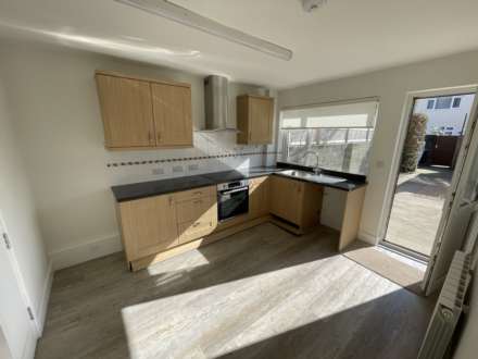 Close to St. Saviour's school - Sunshine Avenue, Image 10