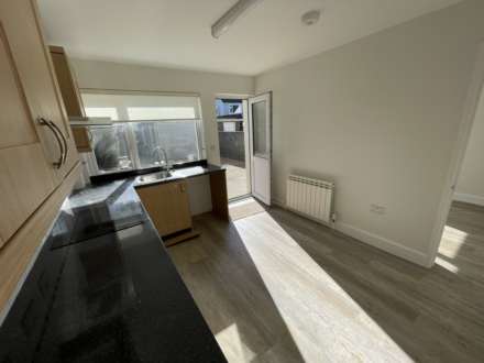 Close to St. Saviour's school - Sunshine Avenue, Image 11