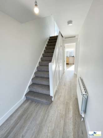 Close to St. Saviour's school - Sunshine Avenue, Image 12