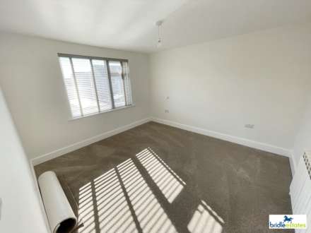 Close to St. Saviour's school - Sunshine Avenue, Image 16