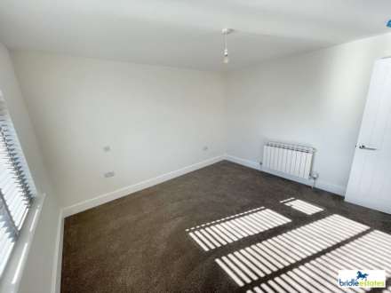 Close to St. Saviour's school - Sunshine Avenue, Image 17