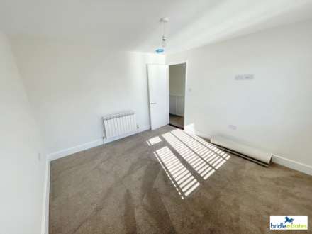 Close to St. Saviour's school - Sunshine Avenue, Image 18