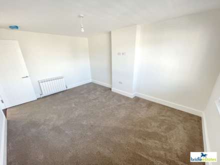 Close to St. Saviour's school - Sunshine Avenue, Image 21