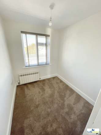 Close to St. Saviour's school - Sunshine Avenue, Image 22