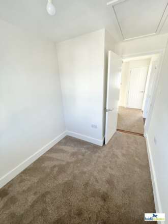 Close to St. Saviour's school - Sunshine Avenue, Image 23