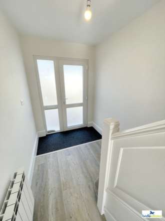 Close to St. Saviour's school - Sunshine Avenue, Image 4