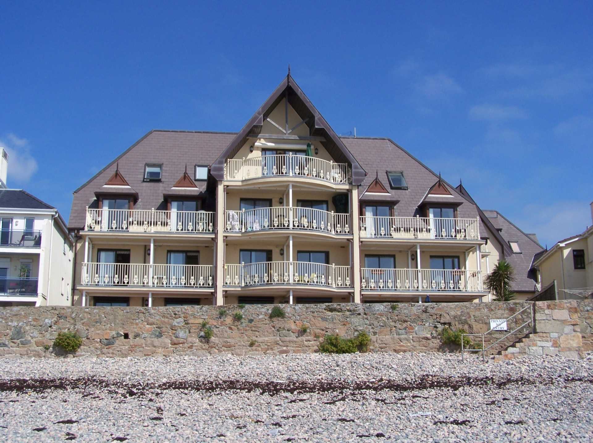 Penthouse sea front apartment - La Greve D'Azette, Image 1