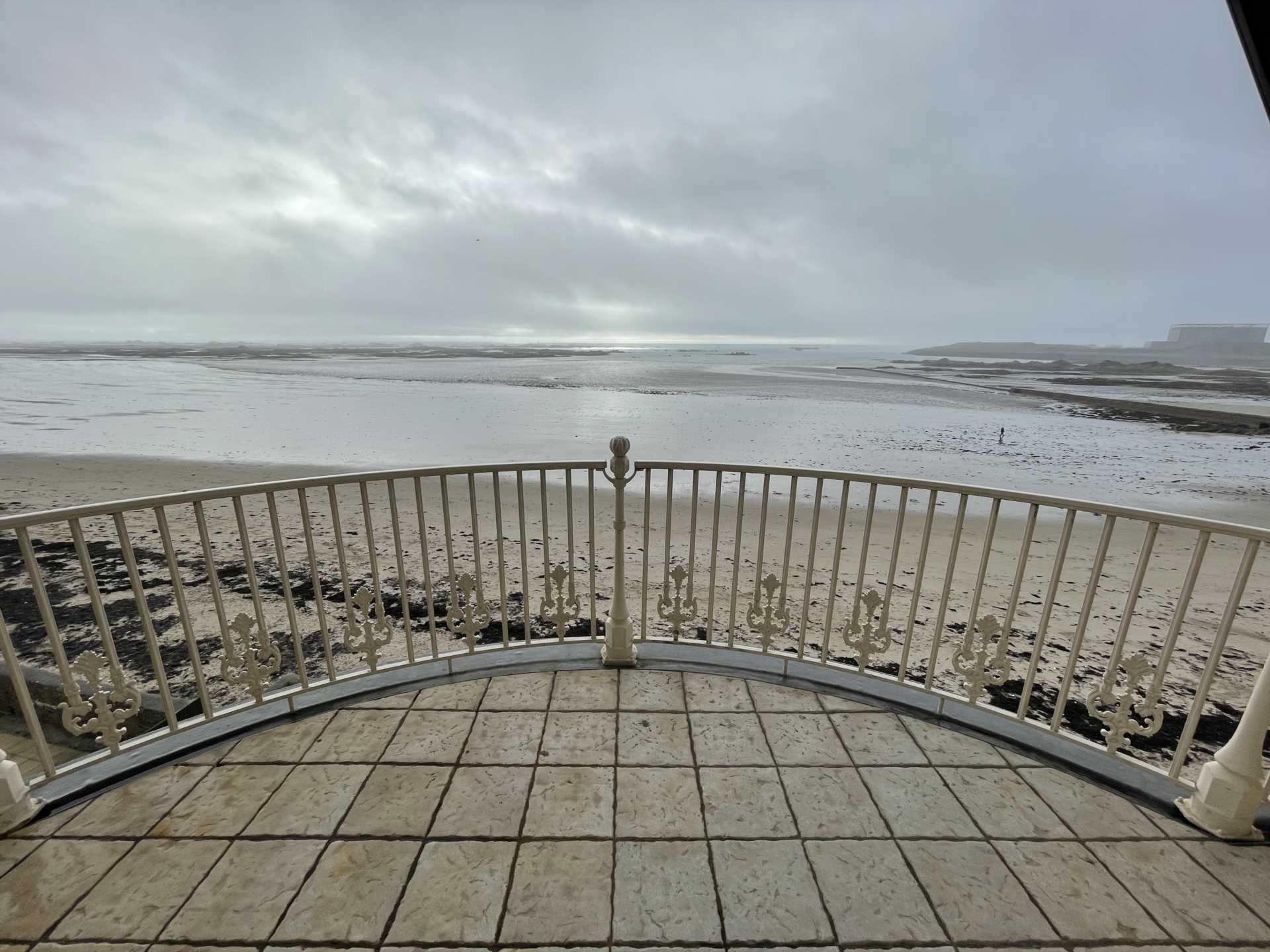 Penthouse sea front apartment - La Greve D'Azette, Image 2