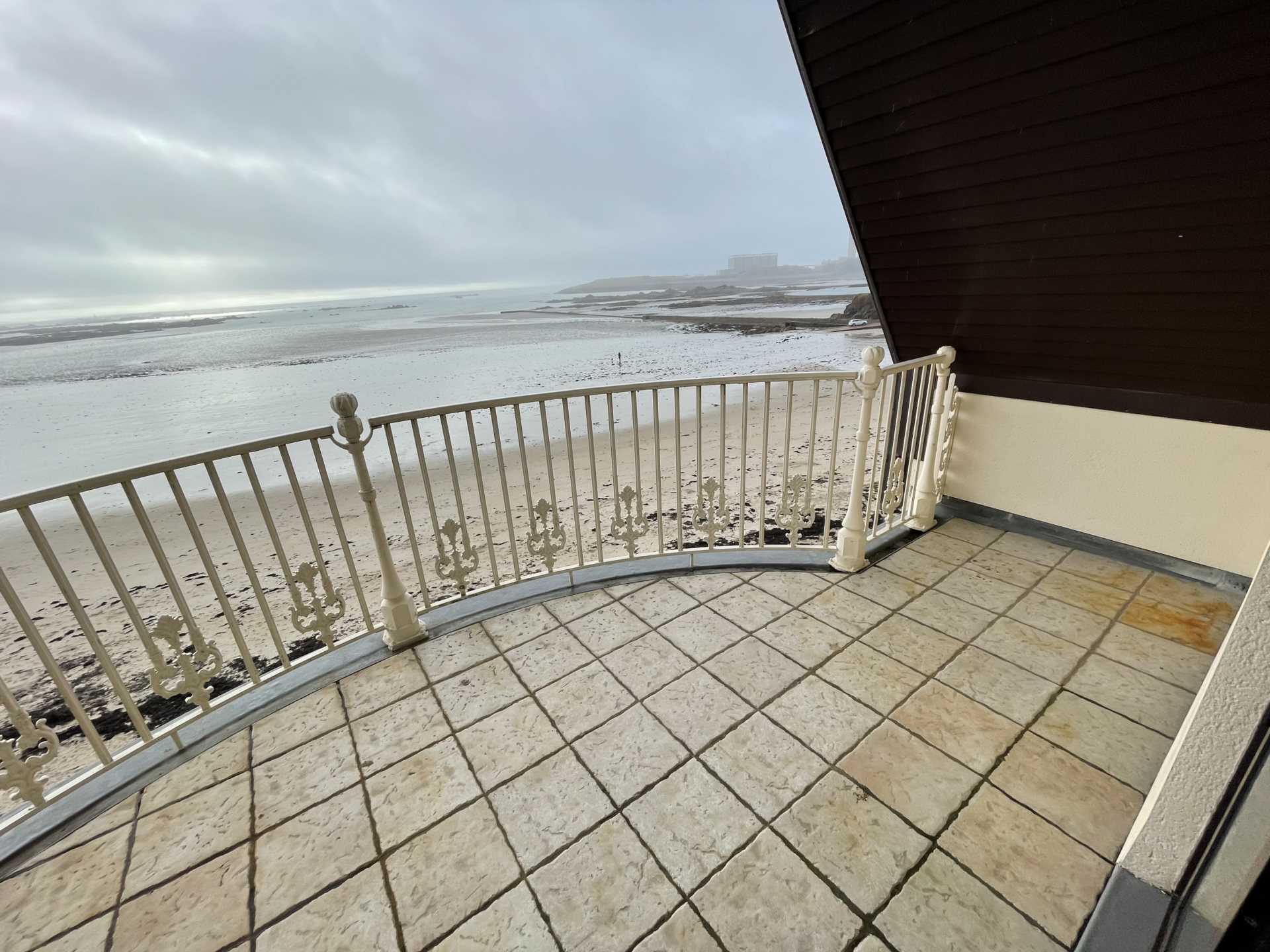 Penthouse sea front apartment - La Greve D'Azette, Image 24