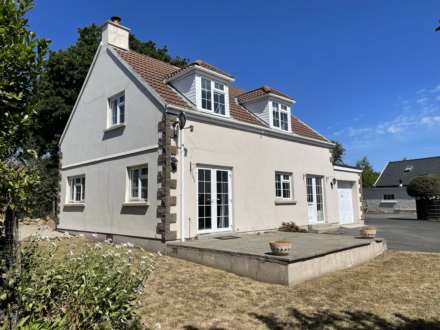 3 Bedroom Detached, Close Trinity Parish Church