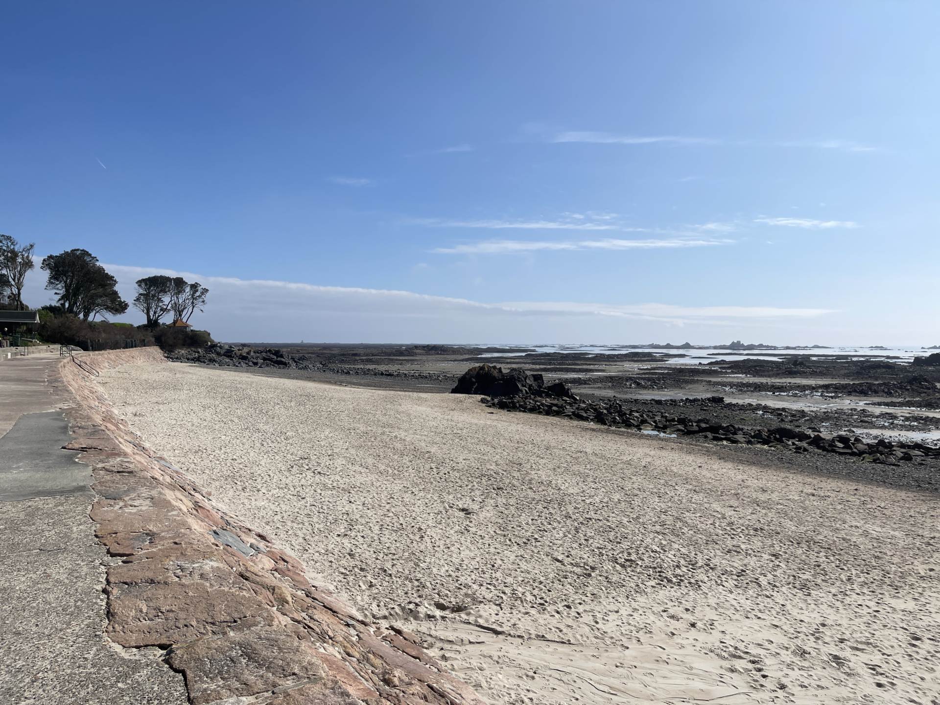 By the beach at Green Island, Image 20