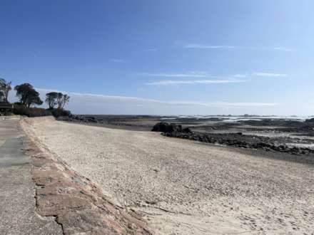 By the beach at Green Island, Image 20