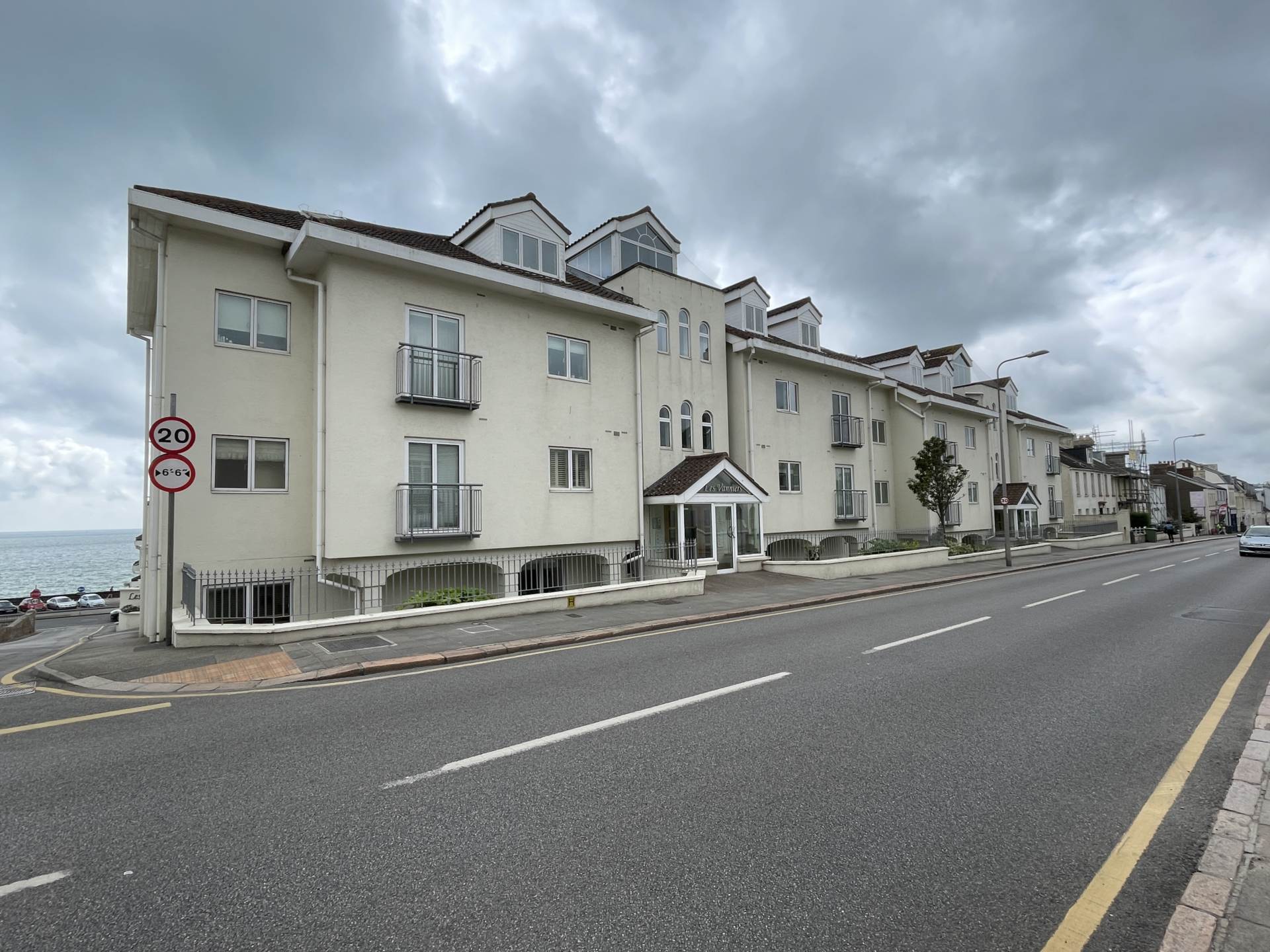 Les Vanniers Apartments, La Route De St. Aubin, St Helier, Image 27
