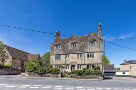 5 Bedroom Manor House, High Street, Box