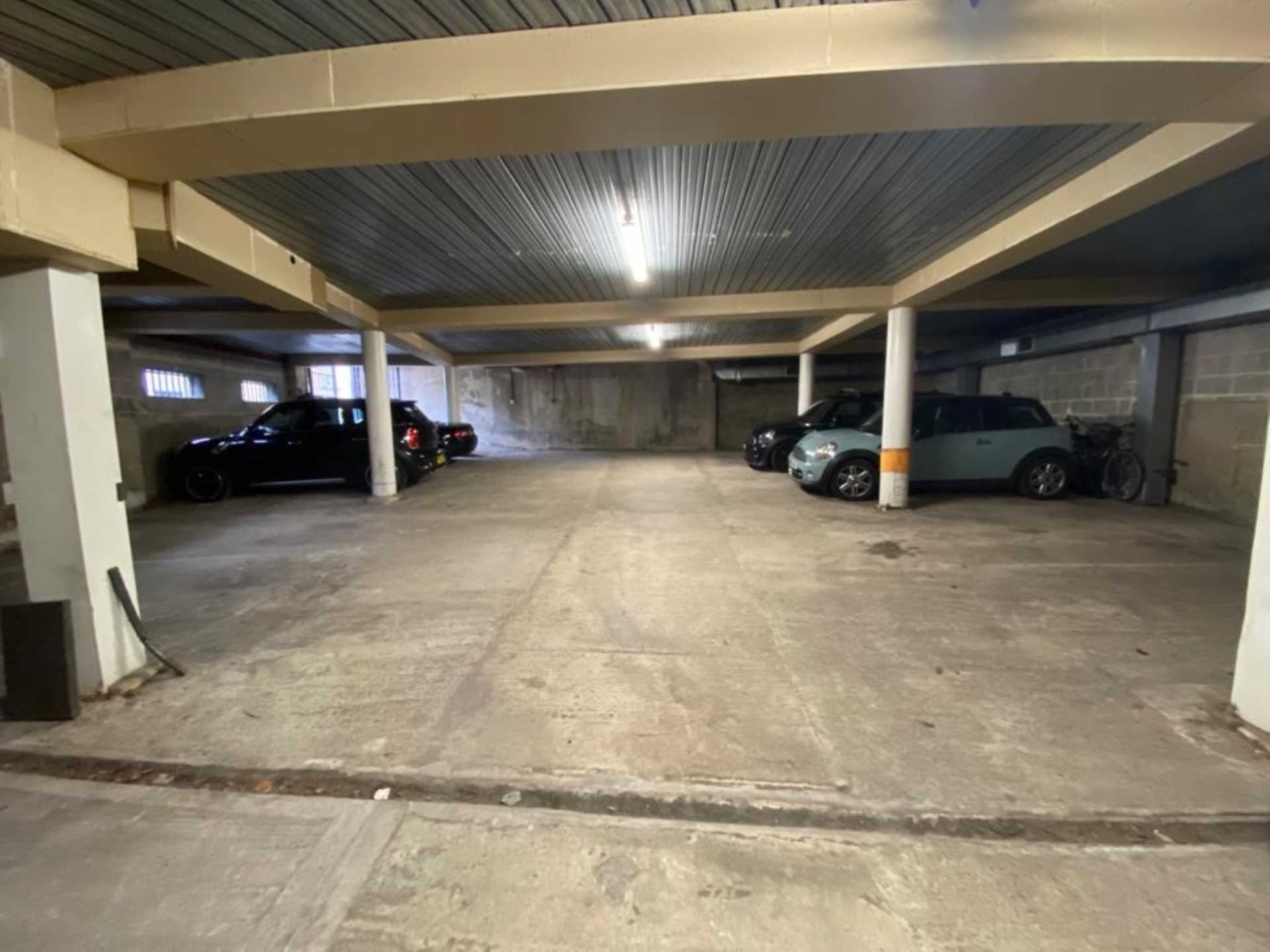 UNDERGROUND PARKING SPACE IN CIRCUS PLACE, Image 8