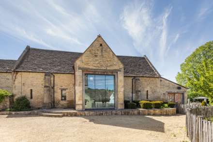 3 Bedroom Barn Conversion, Manor Barn High Street, Box