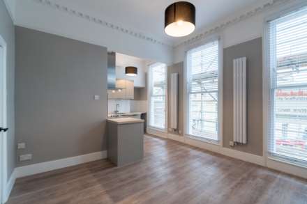 1 Bedroom Flat, 20 Walcot Parade