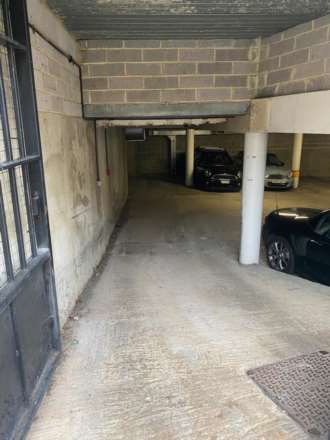UNDERGROUND PARKING SPACE IN CIRCUS PLACE, Image 2