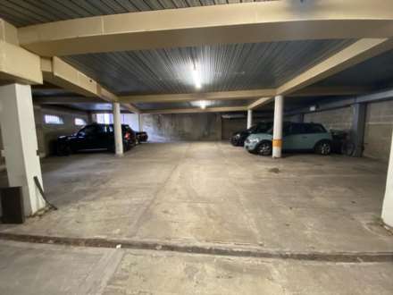 UNDERGROUND PARKING SPACE IN CIRCUS PLACE, Image 4