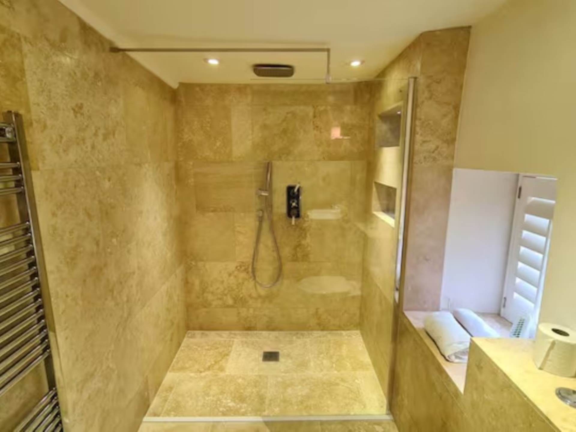 The Square, Wellow, Image 19