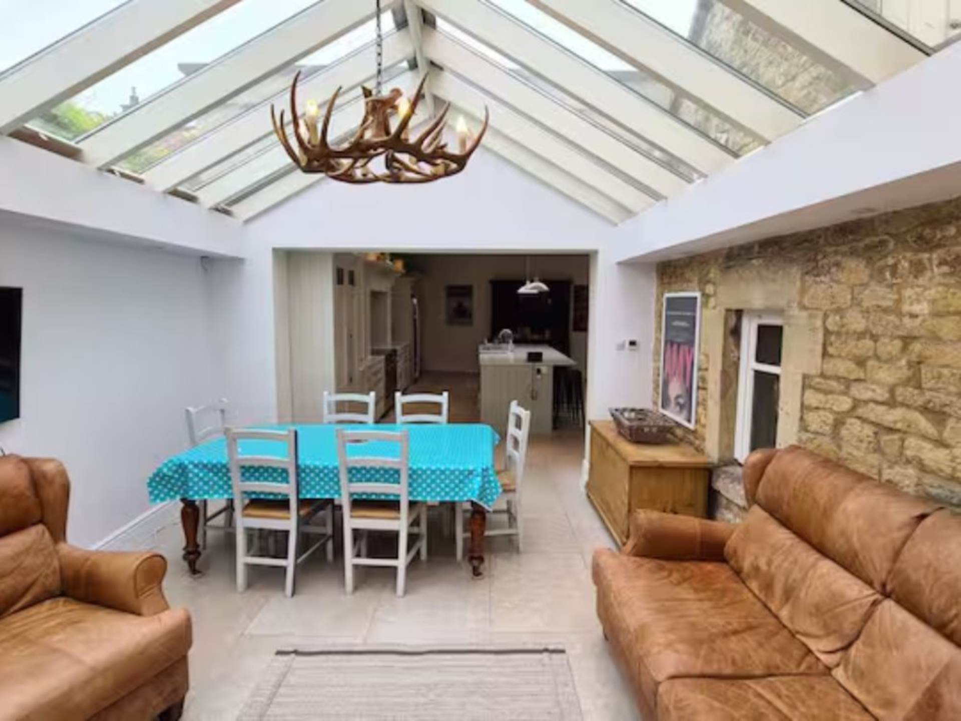 The Square, Wellow, Image 7