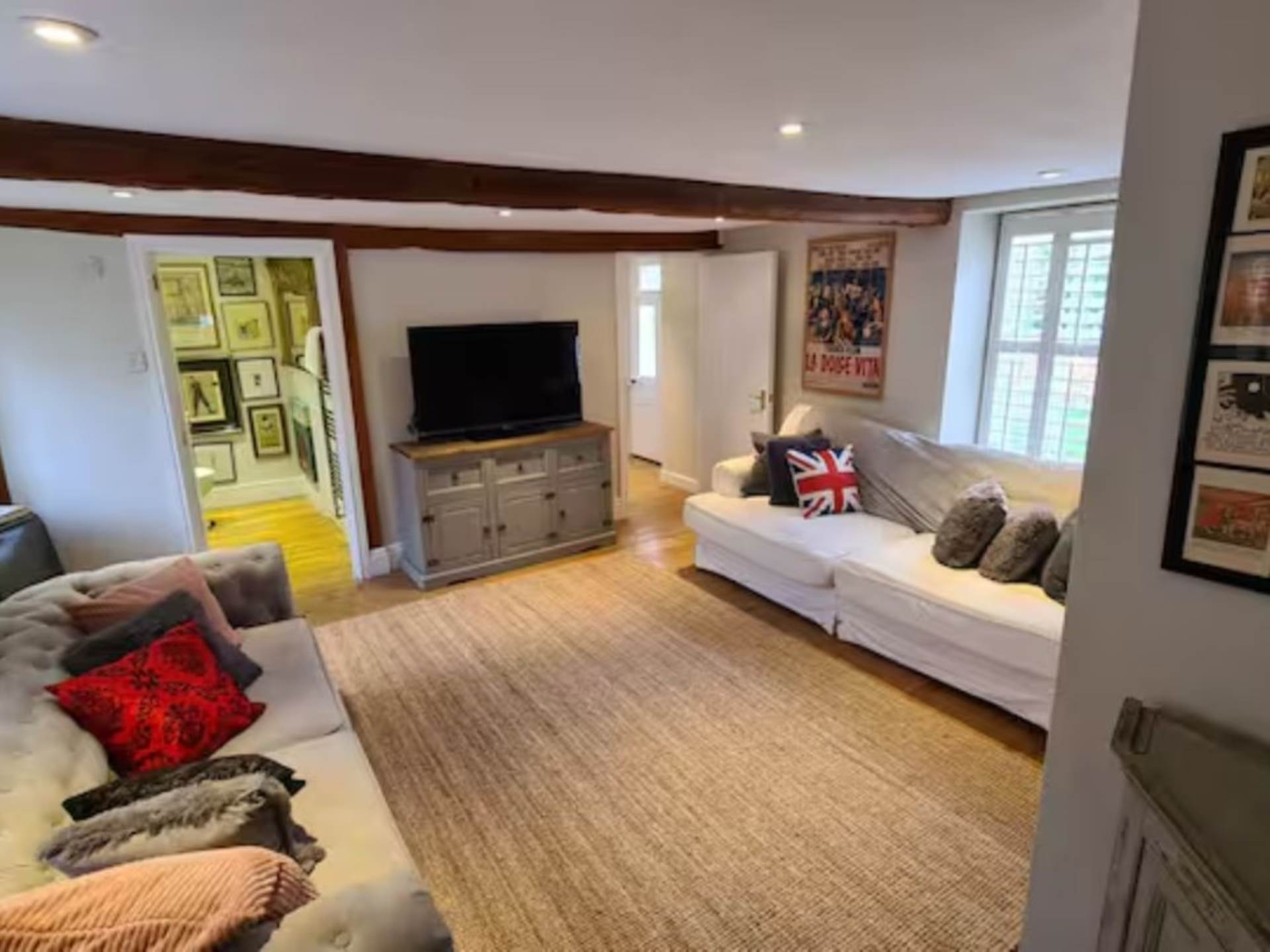 The Square, Wellow, Image 8