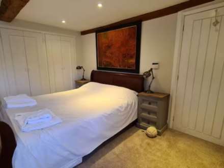 The Square, Wellow, Image 12