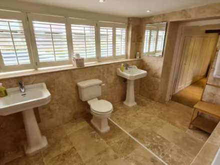 The Square, Wellow, Image 14