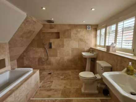 The Square, Wellow, Image 15