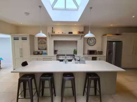 The Square, Wellow, Image 2