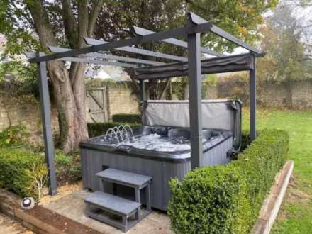 The Square, Wellow, Image 25