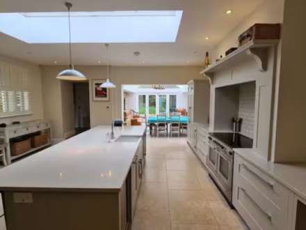 The Square, Wellow, Image 3