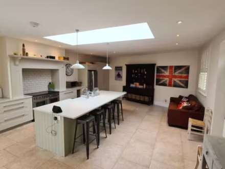 The Square, Wellow, Image 6