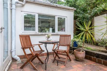 Clarendon Road, London W11, Image 16