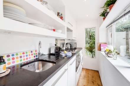 Clarendon Road, London W11, Image 8