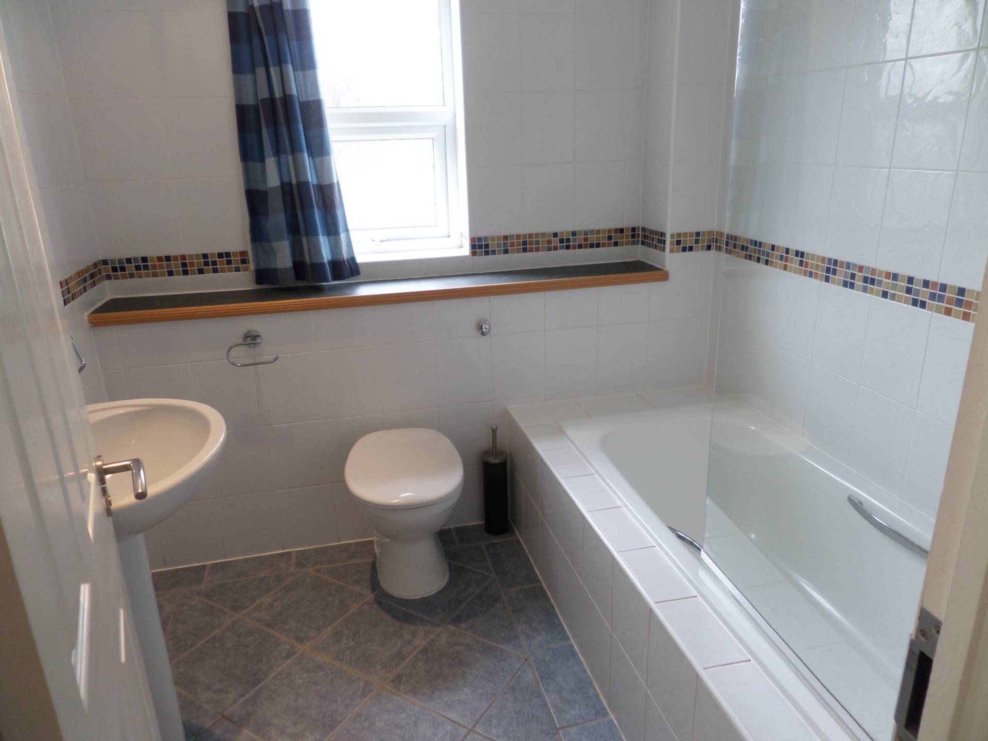 Puffin Court, Northam, Image 6