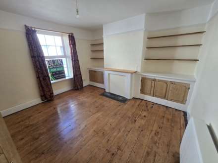 4 Bedroom Terrace, Fore Street, Hartland