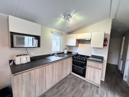 Glade, Bideford Bay Holiday Park Buck, Image 6