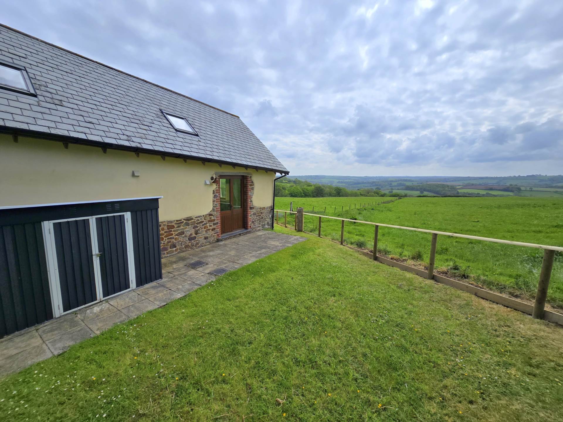 Cob Cottage, Winscott Barton Barns, Littleham, Image 10