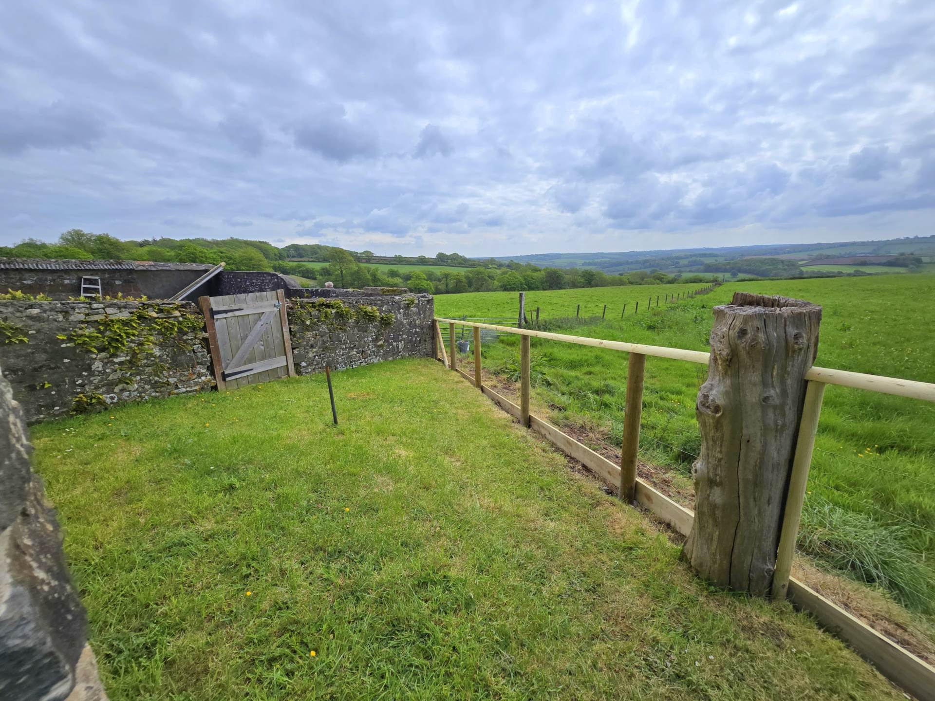 Cob Cottage, Winscott Barton Barns, Littleham, Image 9