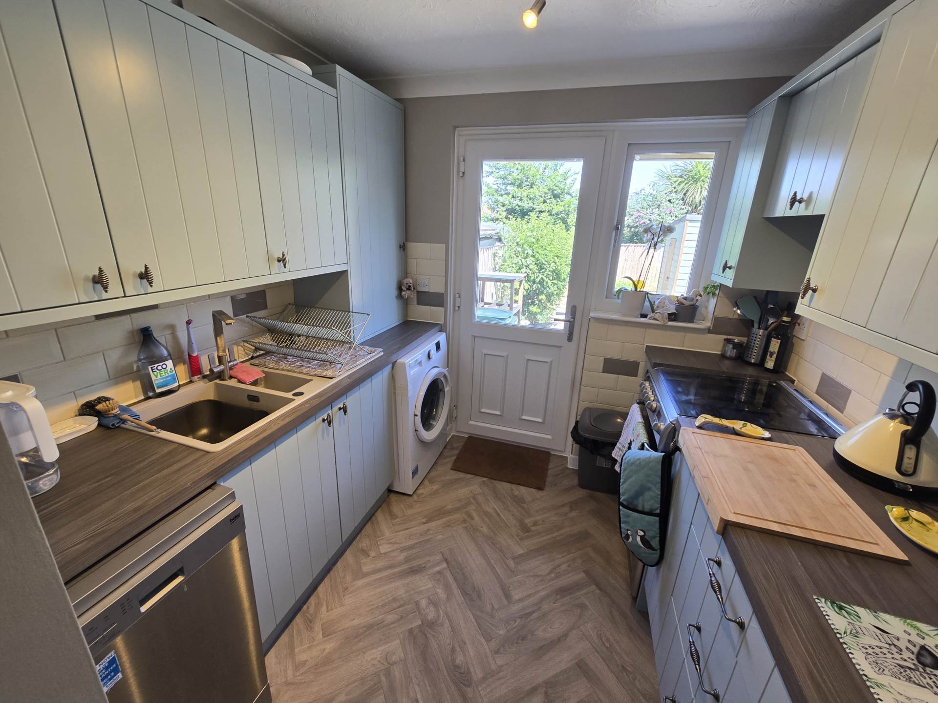 Ridgeway Avenue, Westward Ho!, Image 5