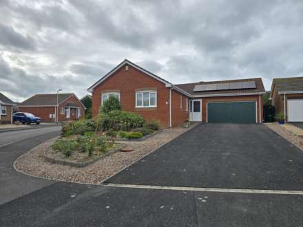 3 Bedroom Detached Bungalow, Gainsborough Drive, Bideford