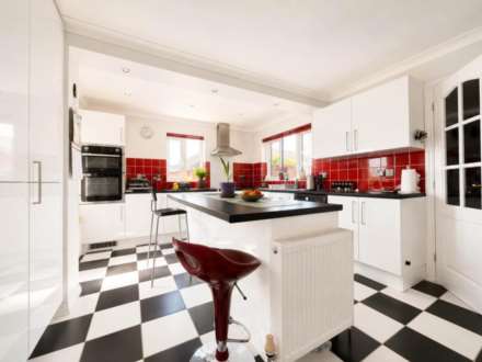 Gainsborough Drive, Bideford, Image 3
