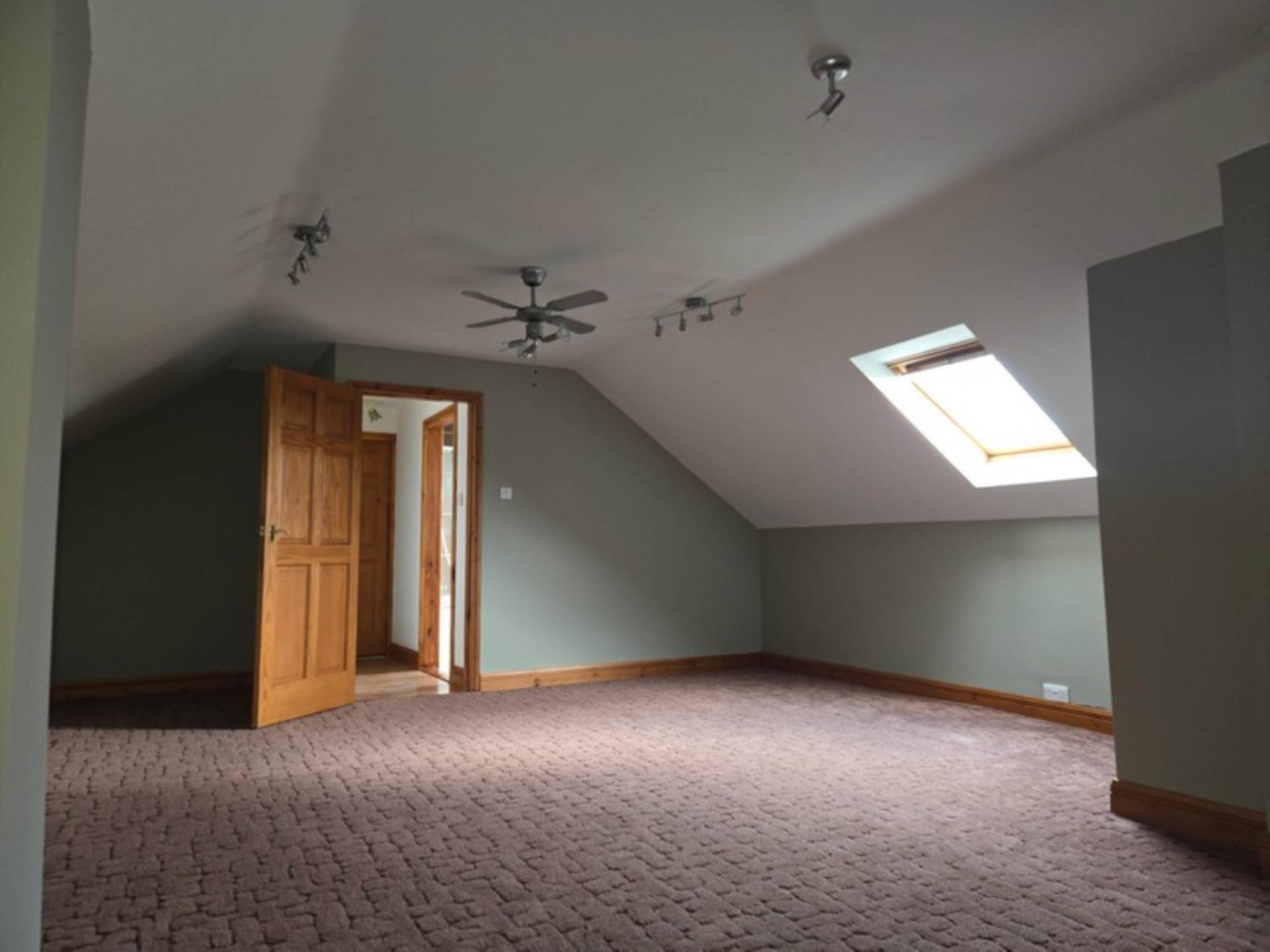 An Teach Mor, Stonetown, Williamstown, Co. Galway F45 KD35