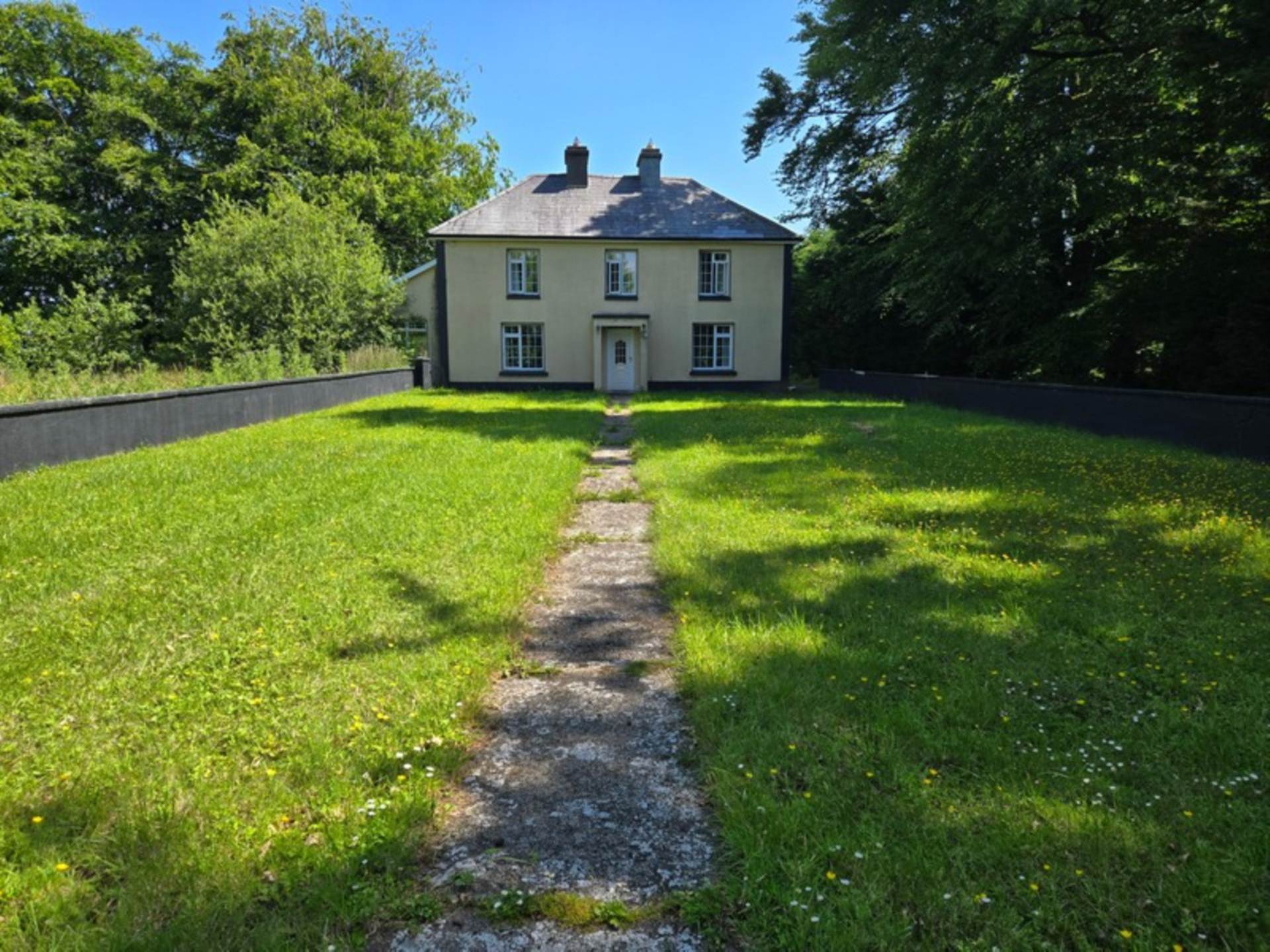 House, Stables & 6 Acres in the Heart of the Countryside – Welcome to Moneen, Creggs, Co. Galway F42 HK72