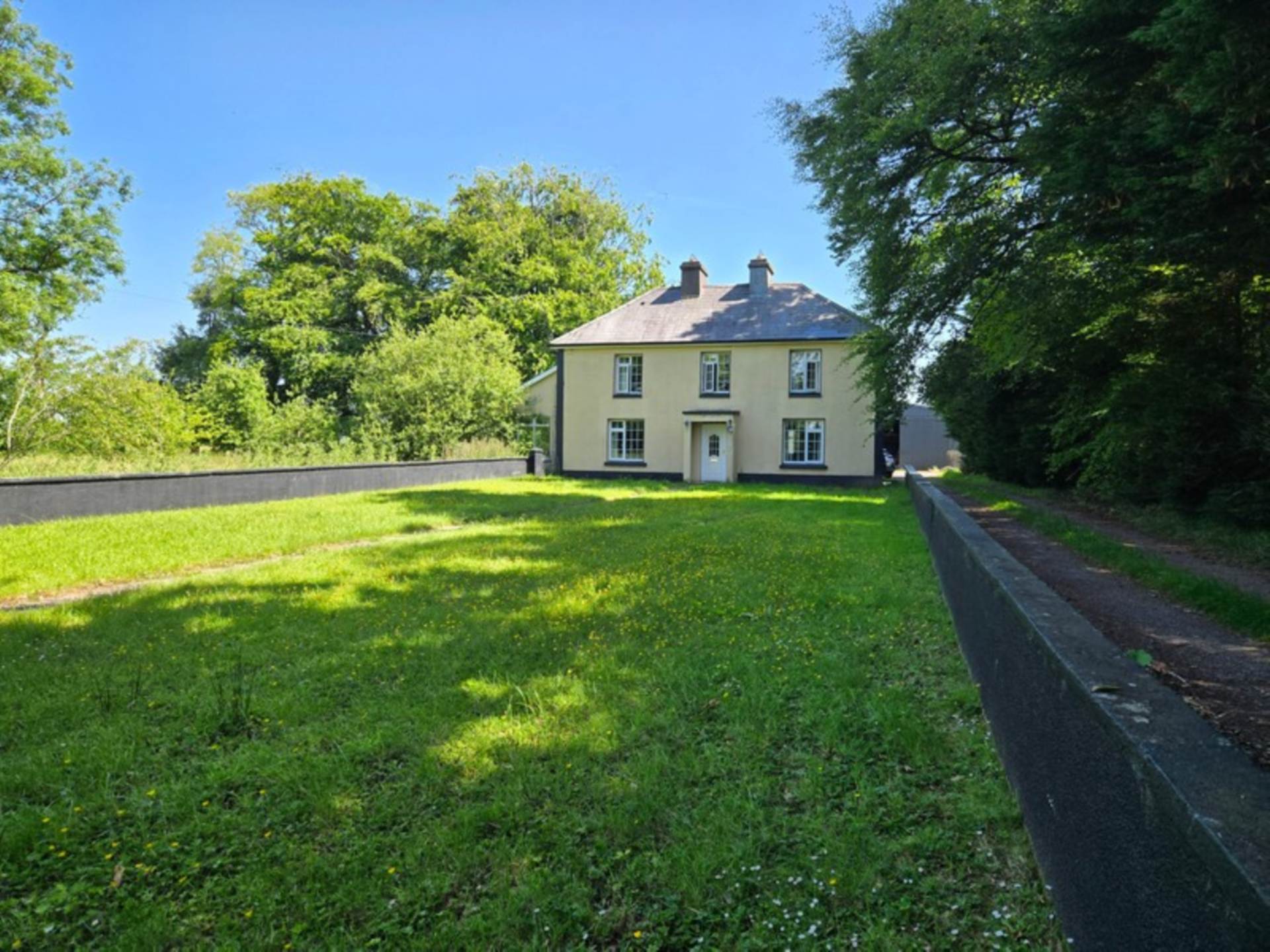 House, Stables & 6 Acres in the Heart of the Countryside – Welcome to Moneen, Creggs, Co. Galway F42 HK72