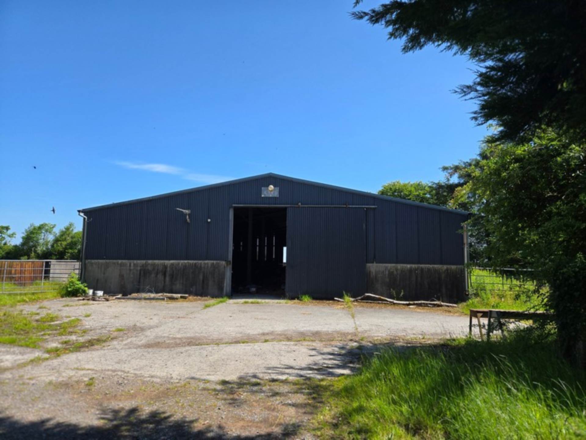 House, Stables & 6 Acres in the Heart of the Countryside – Welcome to Moneen, Creggs, Co. Galway F42 HK72
