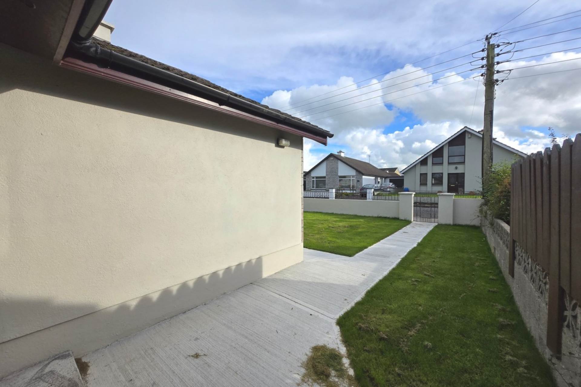 6 Brookvale Ave, Roscommon Town – Refurbished 4-Bed Bungalow 6 Brookvale Ave, Roscommon Town – Refurbished 4-Bed Bungalow