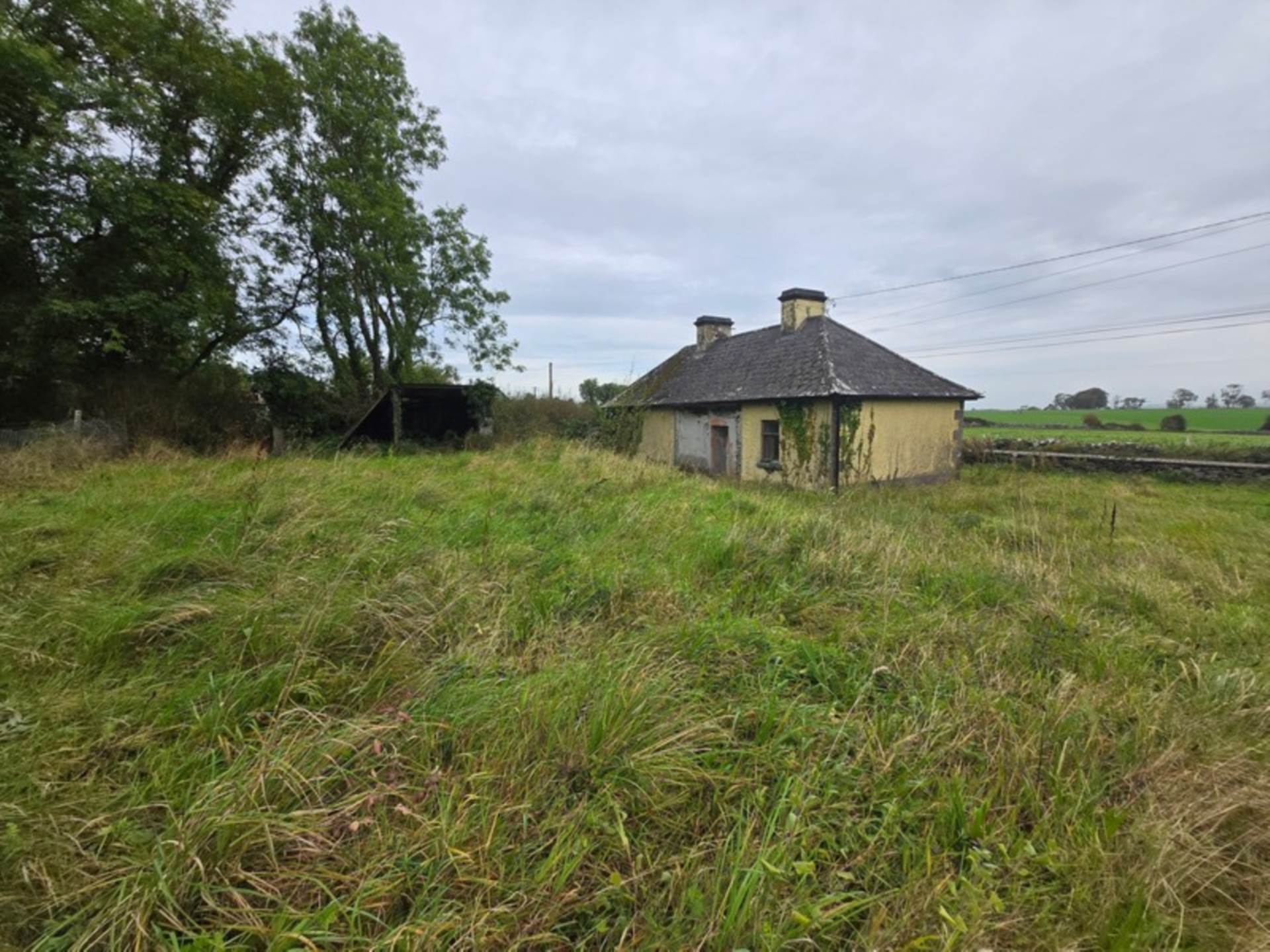 Manor, Tulsk, Co. Roscommon F45 DX39  Manor, Tulsk, Co. Roscommon F45 DX39
