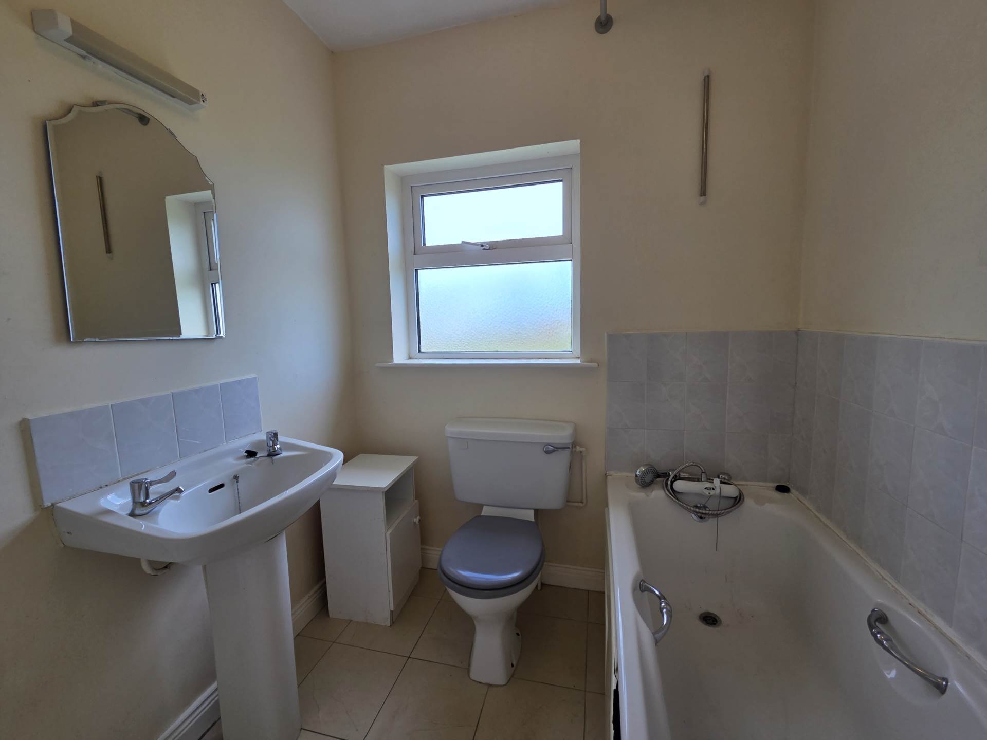 7 Knockroe Court, Castlerea, Co. Roscommon, F45 H562 7 Knockroe Court, Castlerea, Co. Roscommon, F45 H562